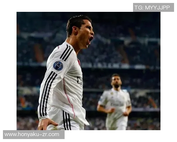 球迷疯狂冲入赛场抢夺C罗球衣引发热议的奇葩瞬间